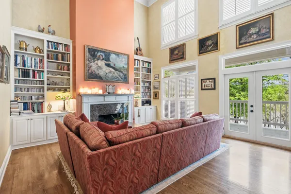 $579,000 | 182 Harbor Isle Circle East, Memphis, TN 38103