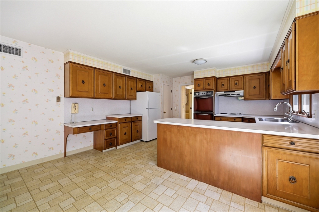 1303 Plumtree Road Springfield, MA 01119 - Photo 16 of 39 Gallery Image 16