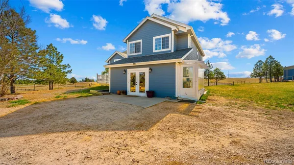 a view of a yard in front of a house with a yard