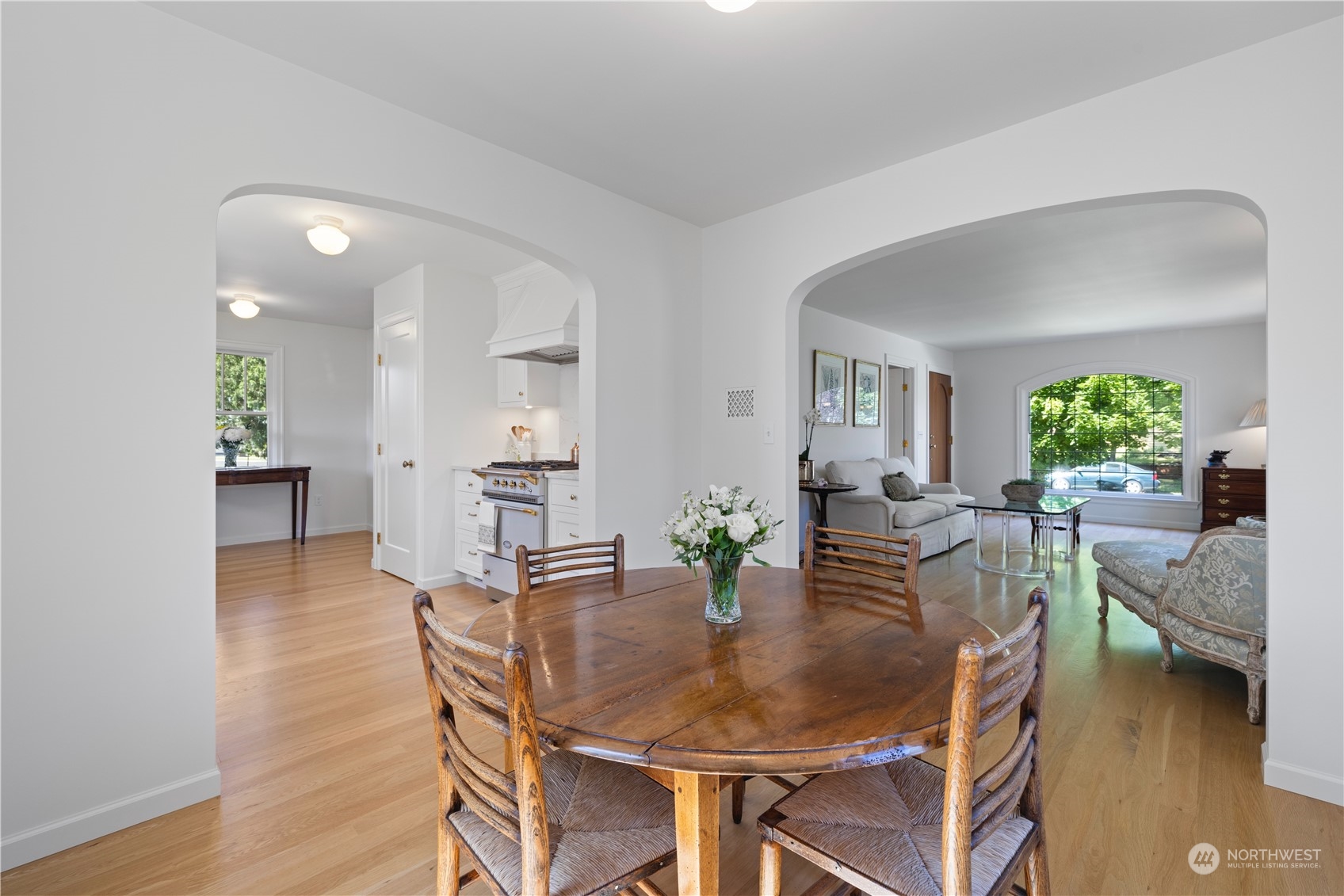 209 North Colville Street Walla Walla, WA 99362 - Photo 8 of 32 a dining room with furniture and wooden floor