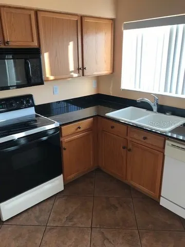 $1,800 | 207 Abigail Road, Plant City, FL 33563