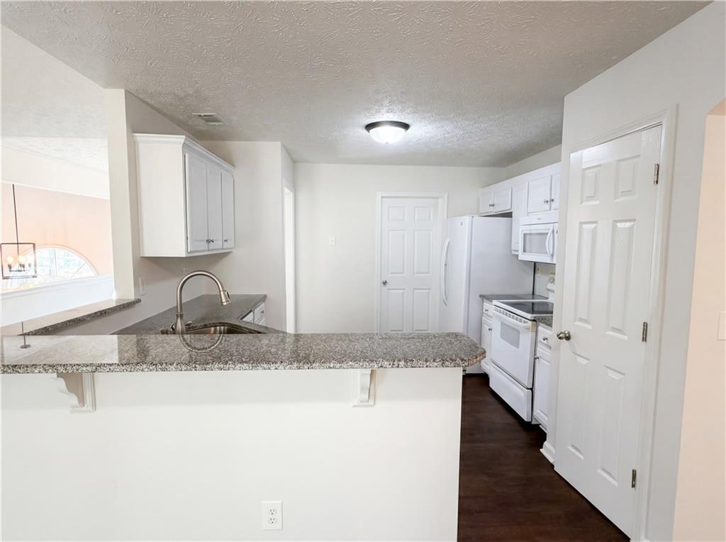 40 Cranbrook Court Covington, GA 30016 - Photo 2 of 33