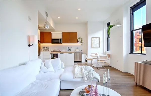 $499,000 | 32 Custom House Street, Unit 201, Providence, RI 02903