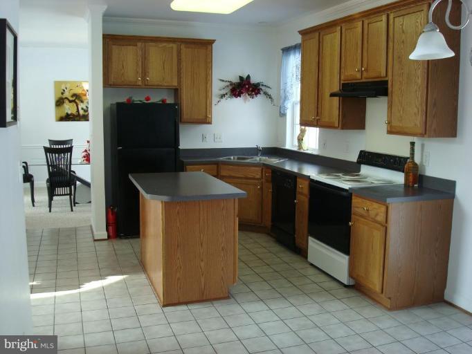 18810 Severn Road Gaithersburg, MD 20879 - Photo 14 of 28 a kitchen with stainless steel appliances granite countertop a refrigerator a stove and a sink