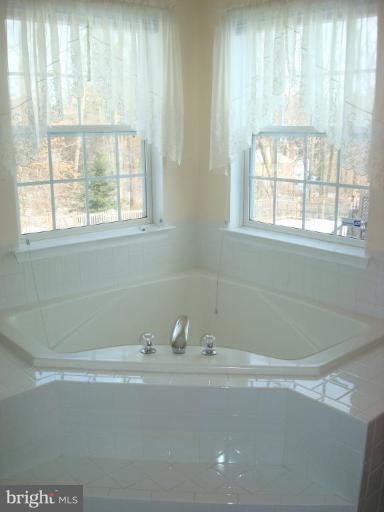 18810 Severn Road Gaithersburg, MD 20879 - Photo 22 of 28 a bathroom with a bathtub