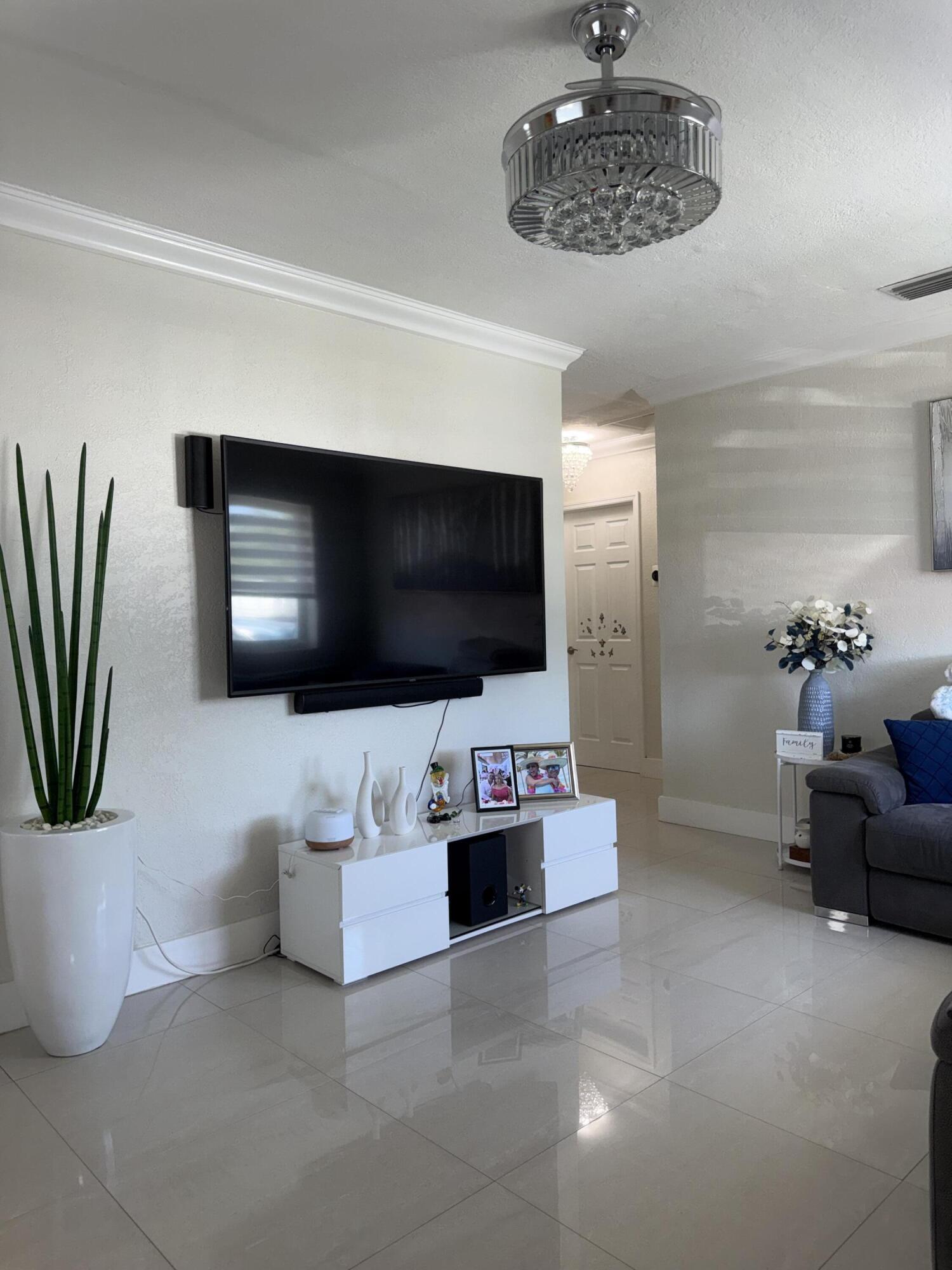 9235 Southwest 41st Street Miami, FL 33165 - Photo 16 of 63 IMG_8006