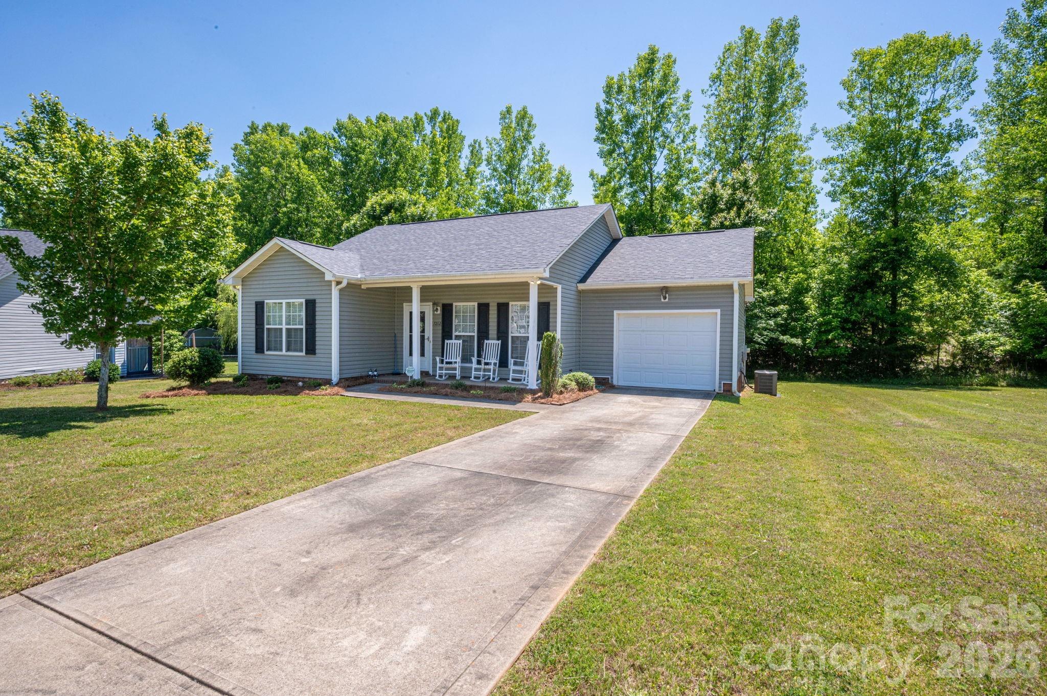 7212 Pinfeather Circle Cramerton, NC 28032 - Photo 2 of 21