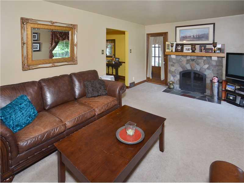 1017 Old Gate Road Blackridge, PA 15235 - Photo 10 of 18 Living Room.
