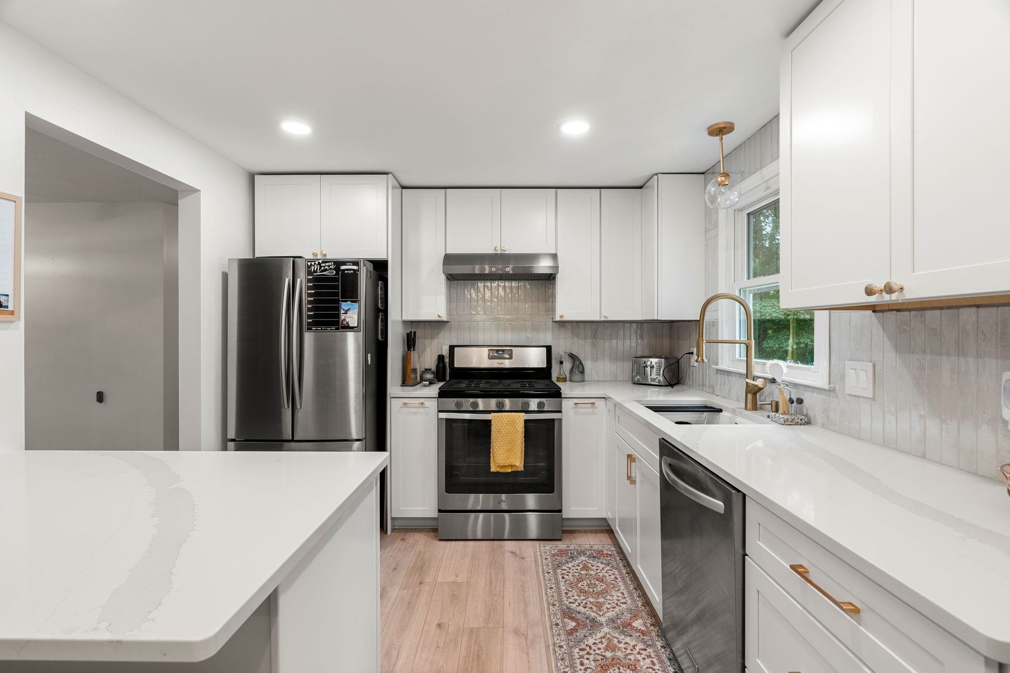 122 Exeter Road Hampton, NH 03842 - Photo 4 of 41