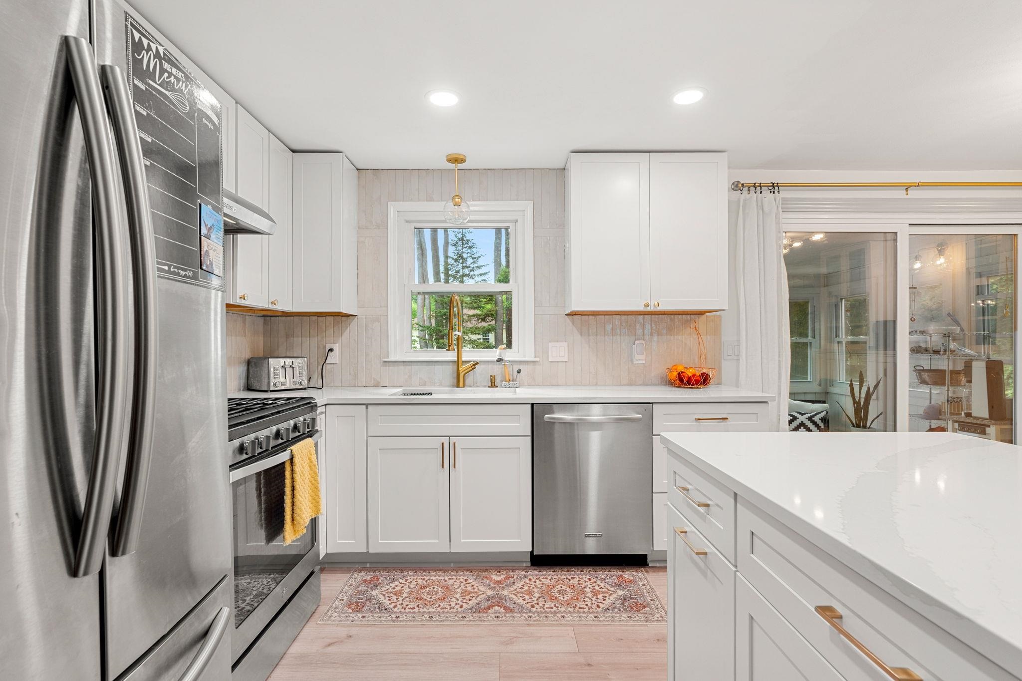 122 Exeter Road Hampton, NH 03842 - Photo 5 of 41