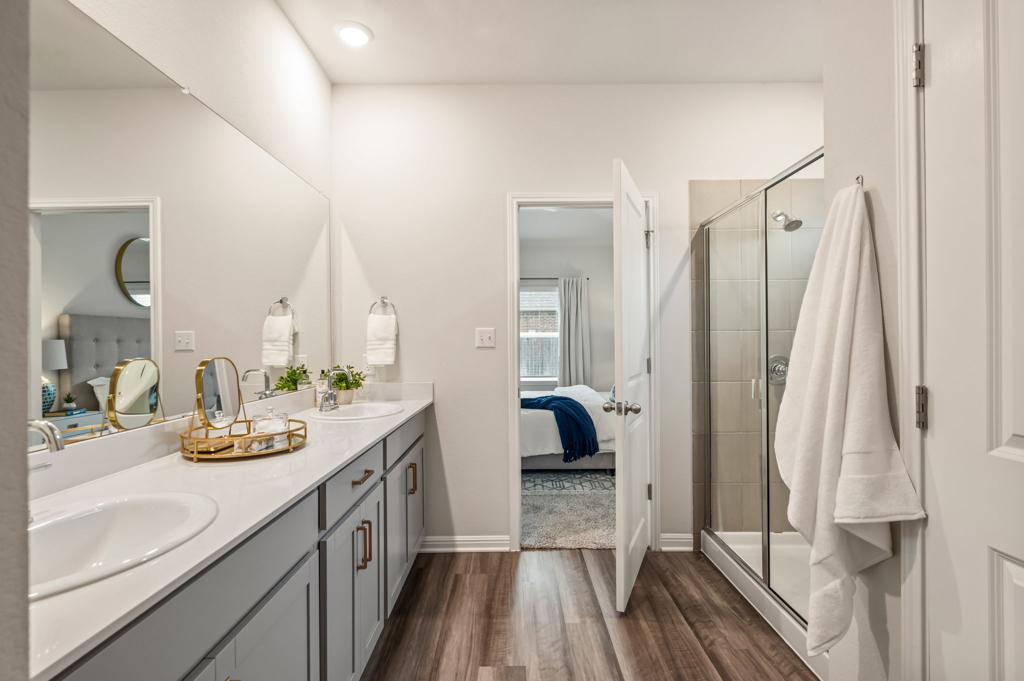 1509 Deering Run Leander, TX 78641 - Photo 24 of 38 Expansive walk-in shower