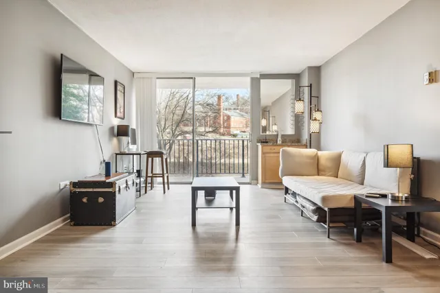 $1,900 | 4600 South Four Mile Run Drive, Arlington, VA 22204