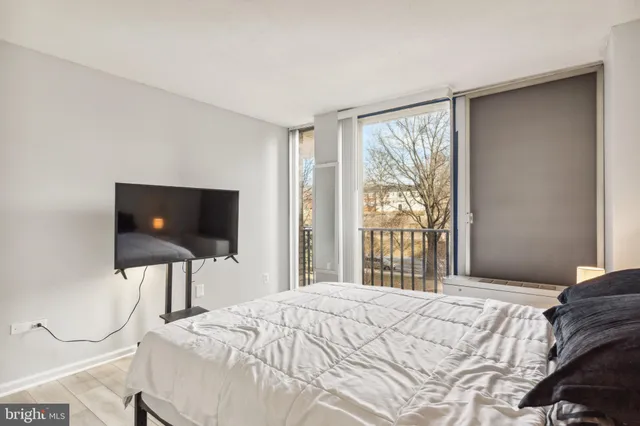 $1,900 | 4600 South Four Mile Run Drive, Arlington, VA 22204