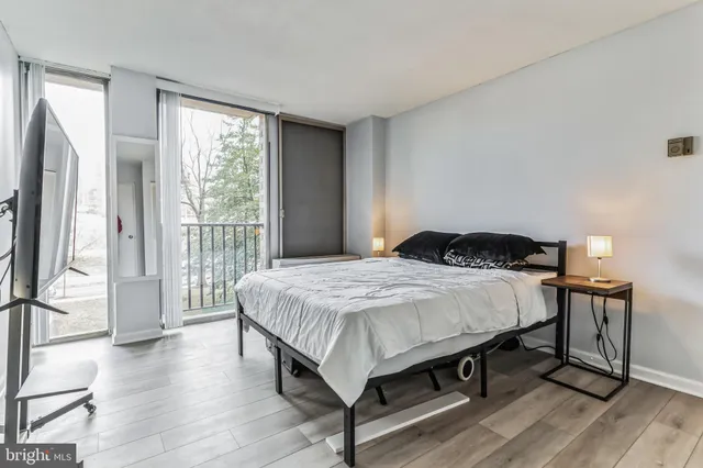 $1,900 | 4600 South Four Mile Run Drive, Arlington, VA 22204