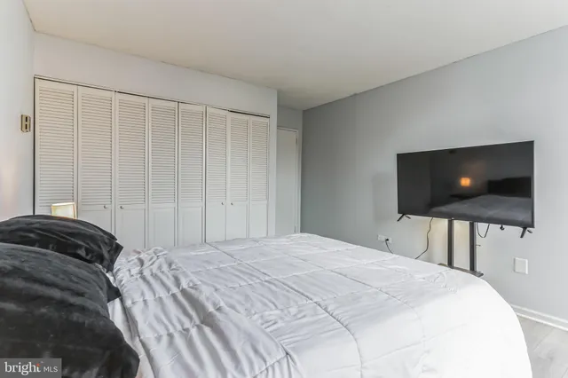 $1,900 | 4600 South Four Mile Run Drive, Arlington, VA 22204