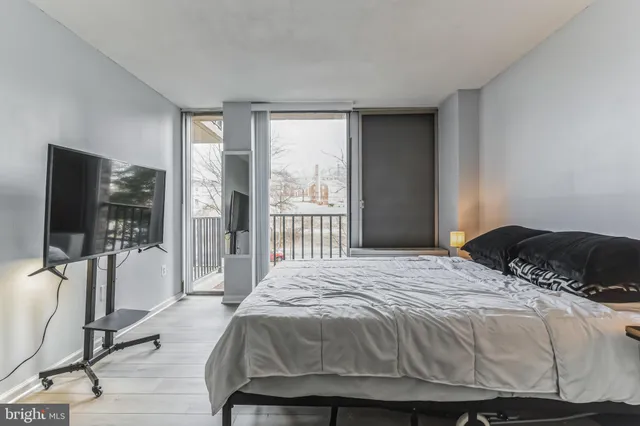 $1,900 | 4600 South Four Mile Run Drive, Arlington, VA 22204