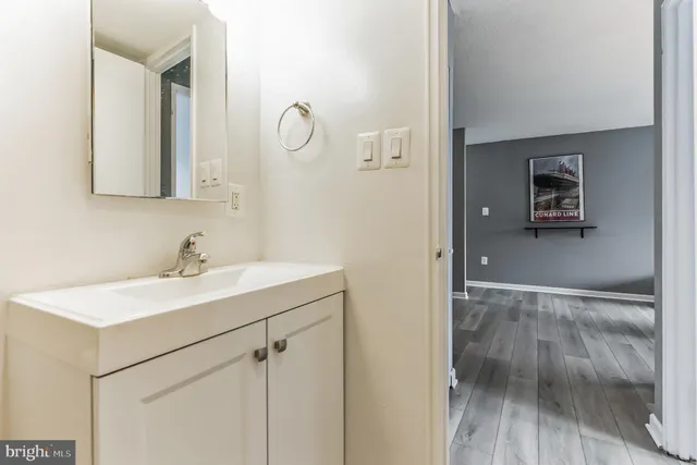 $1,900 | 4600 South Four Mile Run Drive, Arlington, VA 22204