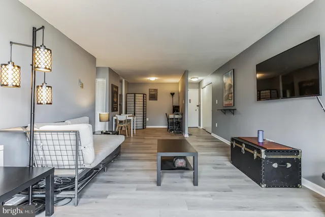 $1,900 | 4600 South Four Mile Run Drive, Arlington, VA 22204