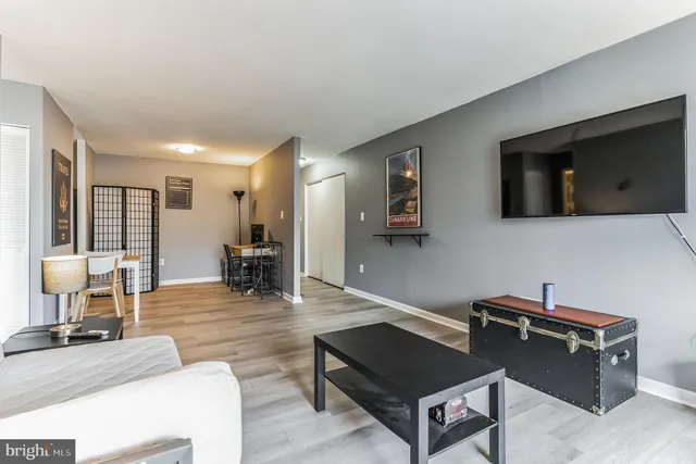 $1,900 | 4600 South Four Mile Run Drive, Arlington, VA 22204