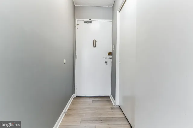 $1,900 | 4600 South Four Mile Run Drive, Arlington, VA 22204