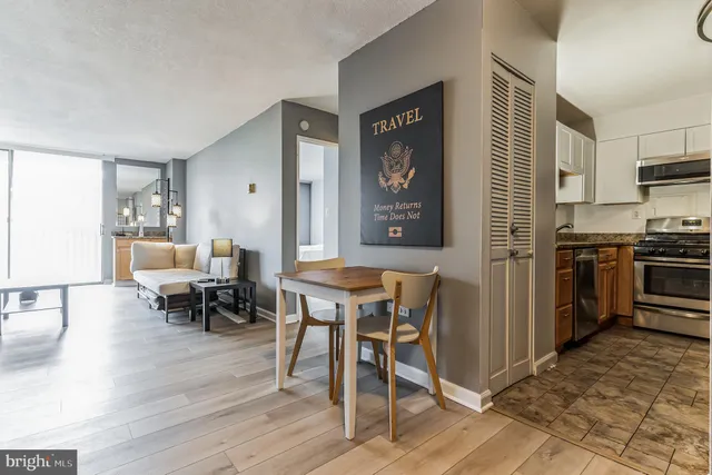 $1,900 | 4600 South Four Mile Run Drive, Arlington, VA 22204