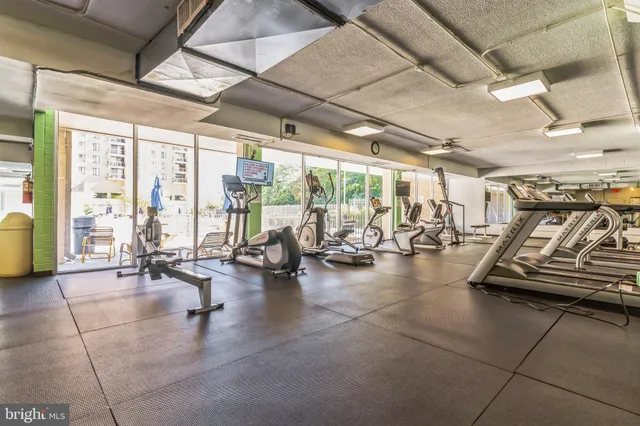 $1,900 | 4600 South Four Mile Run Drive, Arlington, VA 22204