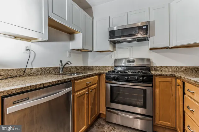 $1,900 | 4600 South Four Mile Run Drive, Arlington, VA 22204