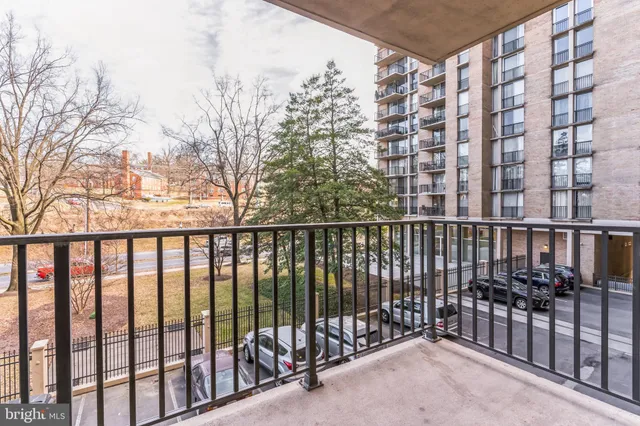 $1,900 | 4600 South Four Mile Run Drive, Arlington, VA 22204