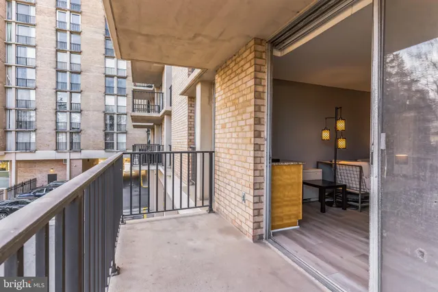 $1,900 | 4600 South Four Mile Run Drive, Arlington, VA 22204