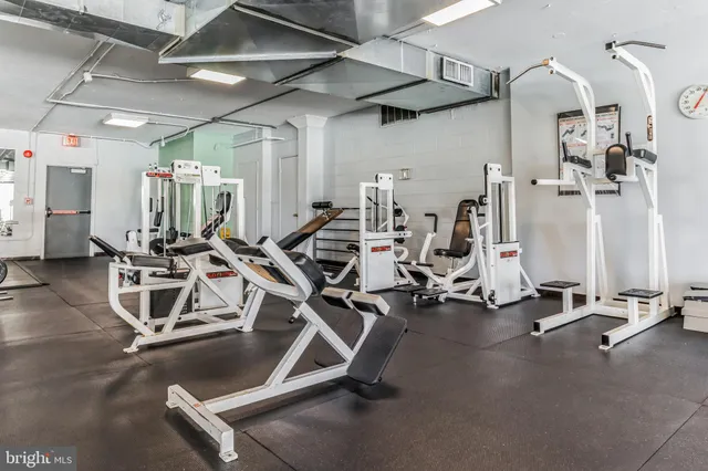 $1,900 | 4600 South Four Mile Run Drive, Arlington, VA 22204