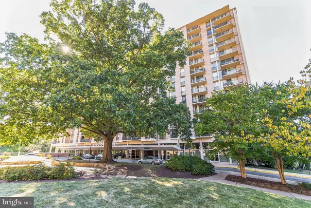 $1,900 | 4600 South Four Mile Run Drive, Arlington, VA 22204