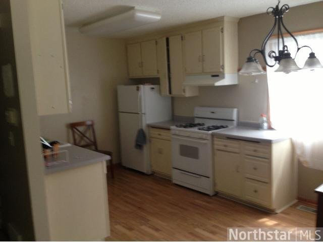 698 Victoria Street South St. Paul, MN 55102 - Photo 2 of 5