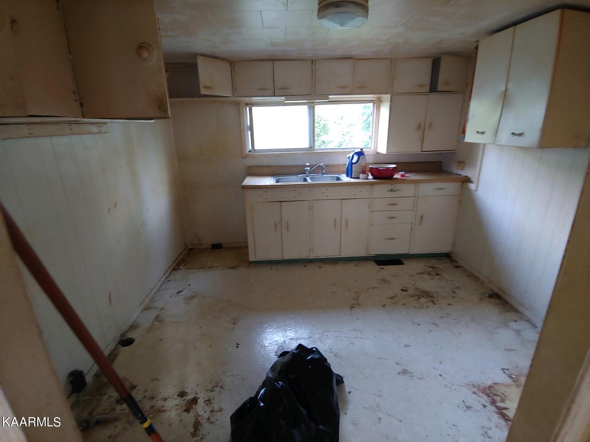 107 Wainwright Road Oak Ridge, TN 37830 - Photo 3 of 7 Kitchen