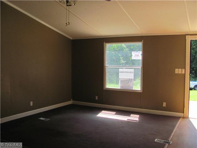 159 Howell Road Pilot Mountain, NC 27041 - Photo 4 of 15 Living Room.