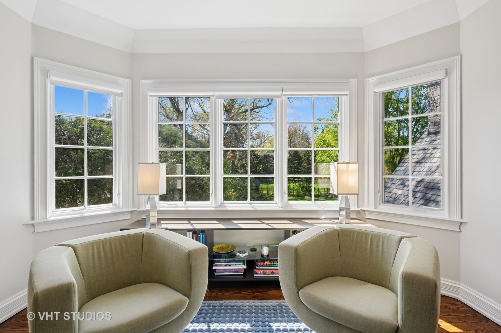 474 Sheridan Road Winnetka, IL 60093 - Photo 18 of 36 a living room with furniture and a window
