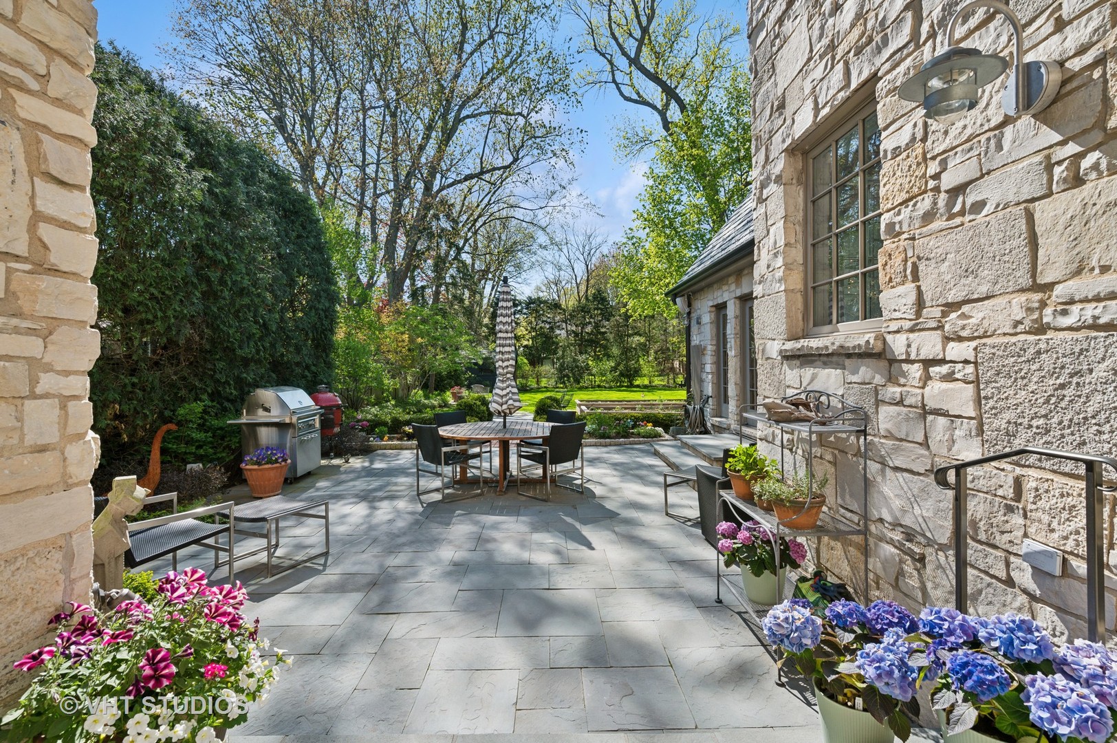 474 Sheridan Road Winnetka, IL 60093 - Photo 28 of 36 a view of street with sitting area