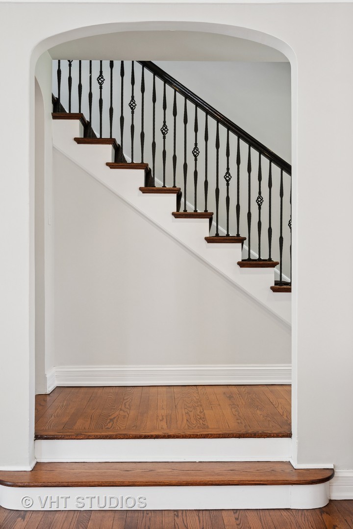 474 Sheridan Road Winnetka, IL 60093 - Photo 6 of 36 a view of entryway