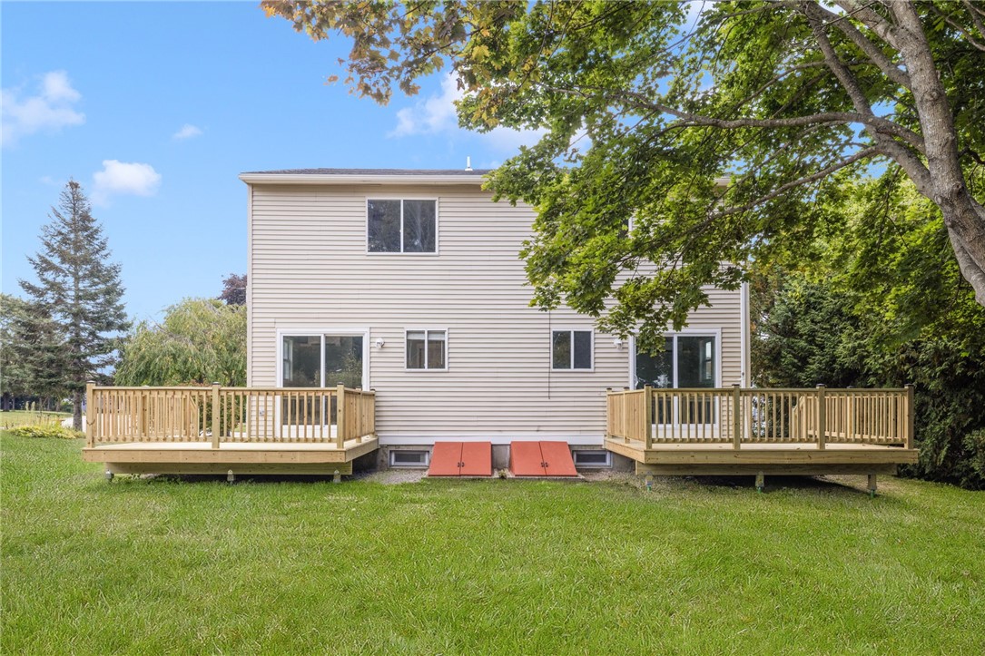 42 Meadowview Terrace Westerly, RI 02891 - Photo 4 of 41
