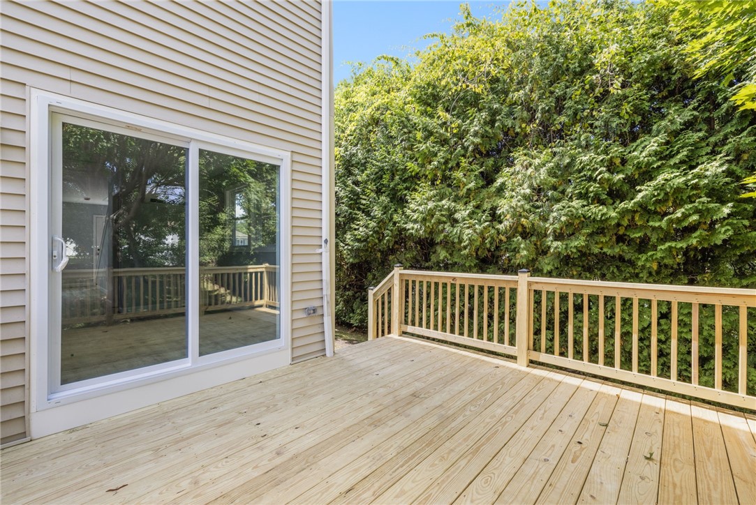 42 Meadowview Terrace Westerly, RI 02891 - Photo 5 of 41