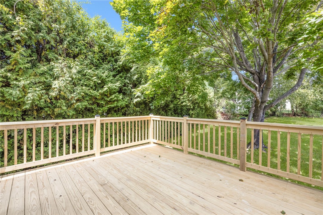 42 Meadowview Terrace Westerly, RI 02891 - Photo 6 of 41