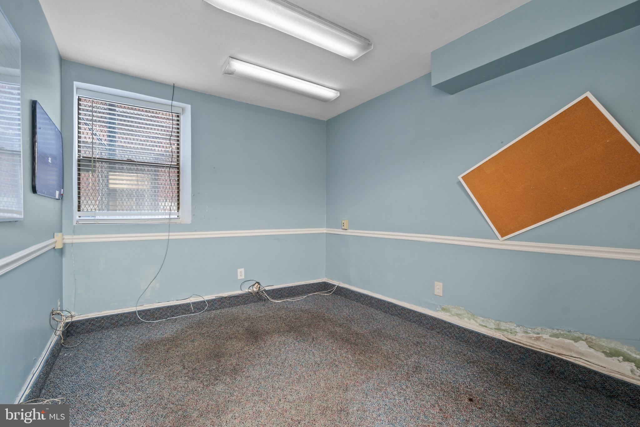 1118 St Paul Street, Unit 1 Baltimore, MD 21202 - Photo 3 of 8 an empty room with a window