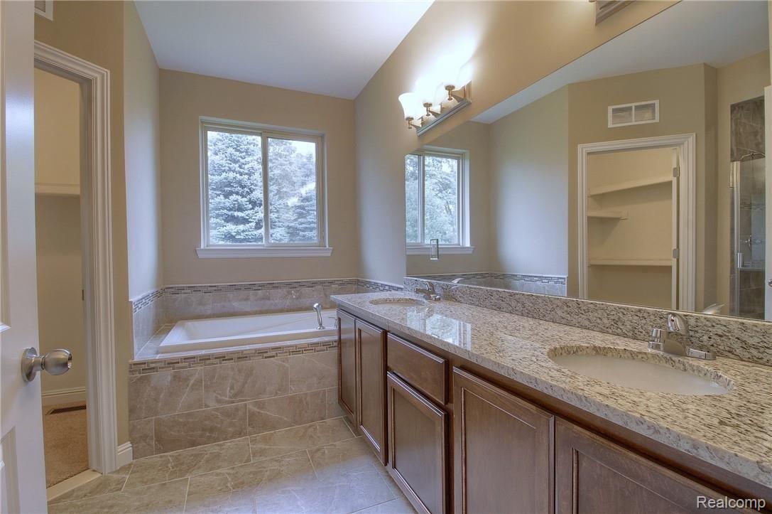 21853 Rio Grande Drive Macomb, MI 48044 - Photo 24 of 31 Master_Bathroom.jpg