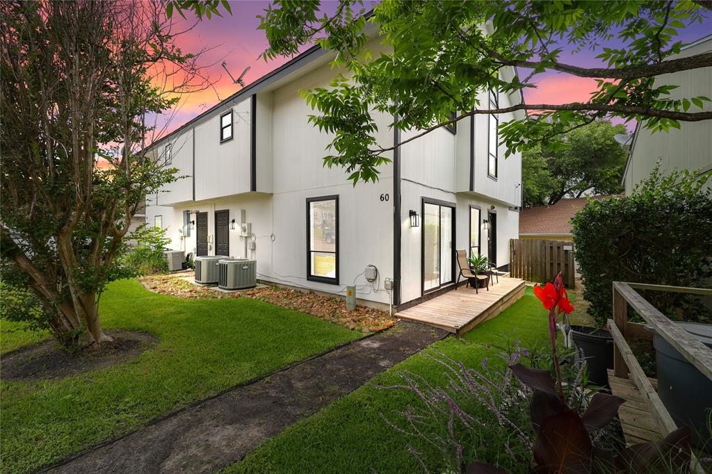 60 April Point Dr North  