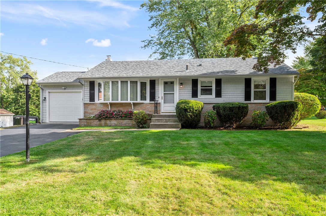 8 Meeting House Road Lincoln, RI 02865 - Photo 1 of 33 Gallery Image 1