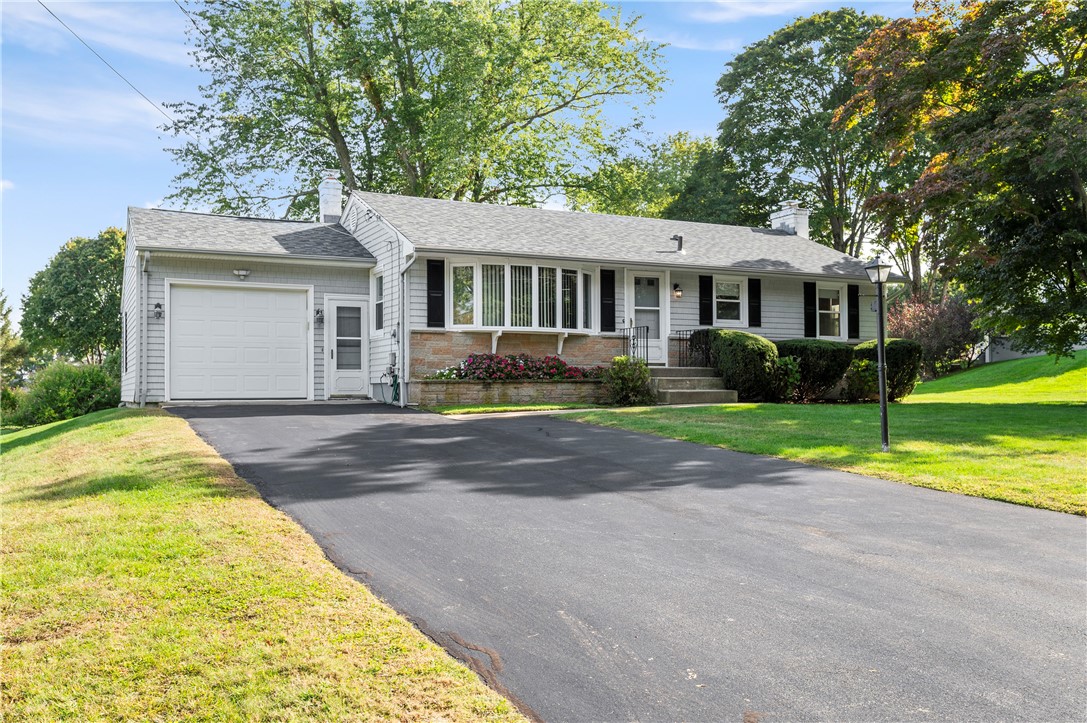 8 Meeting House Road Lincoln, RI 02865 - Photo 2 of 33 Gallery Image 2