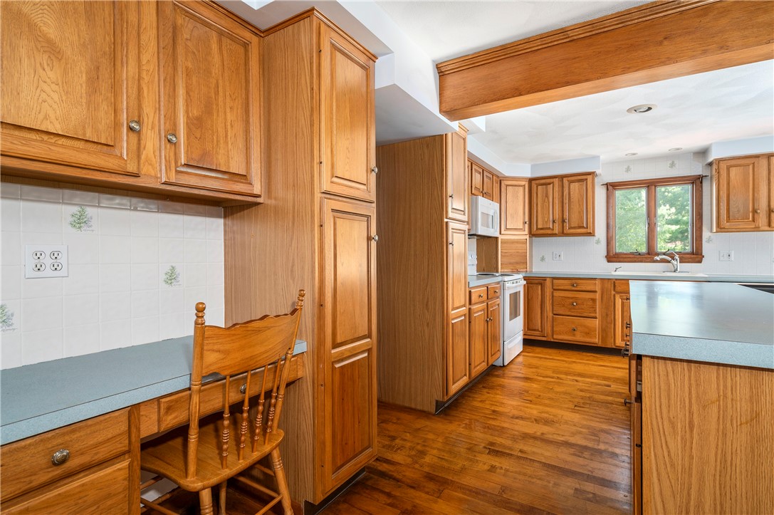 8 Meeting House Road Lincoln, RI 02865 - Photo 4 of 33 Gallery Image 4