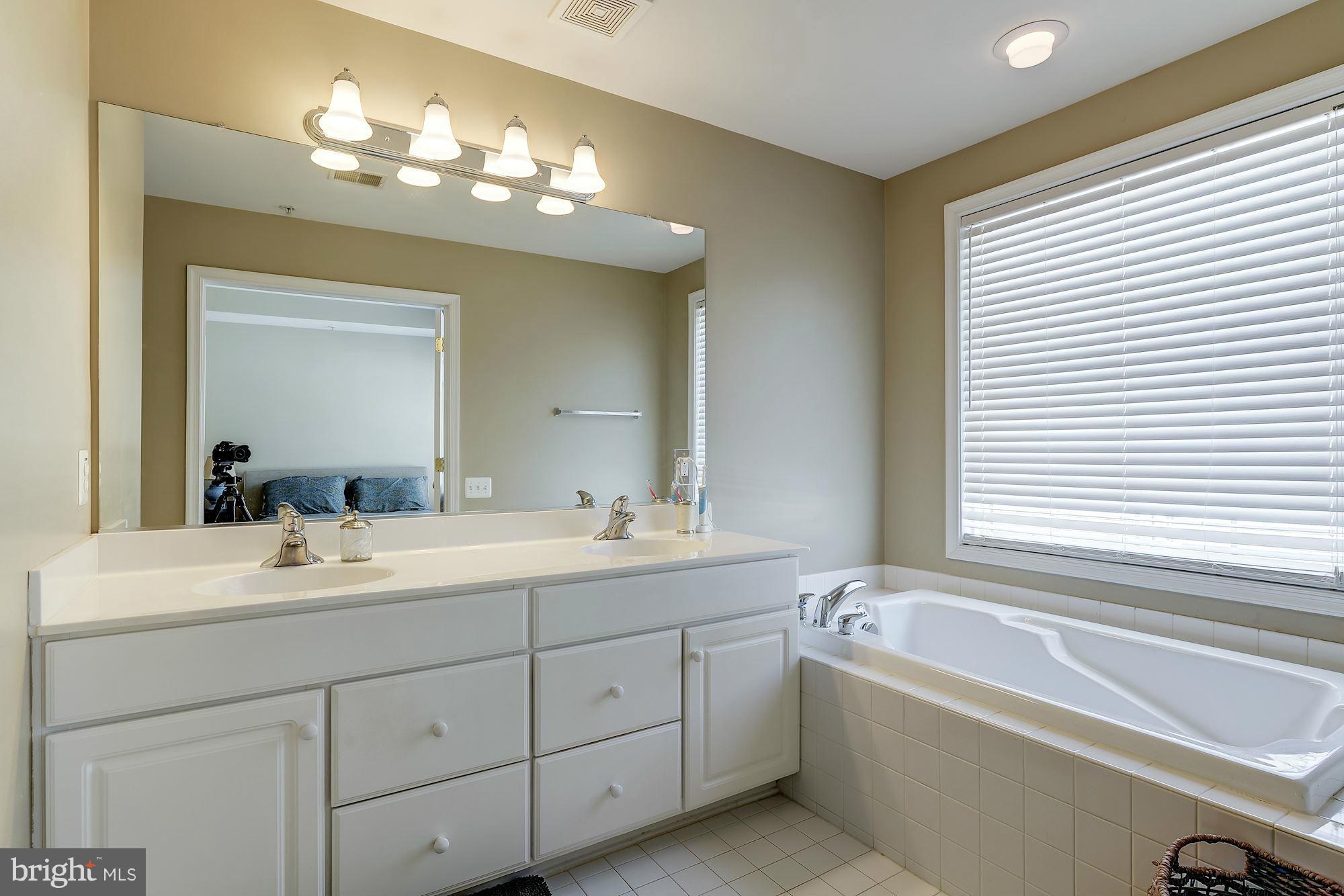 11422 Grandview Avenue Silver Spring, MD 20902 - Photo 19 of 29 Bath (Master)