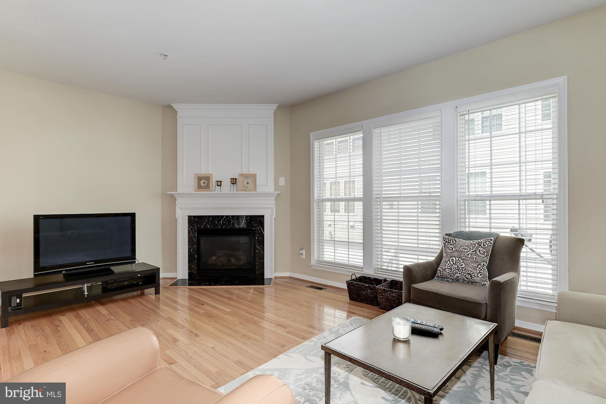 11422 Grandview Avenue Silver Spring, MD 20902 - Photo 5 of 29 Living Room