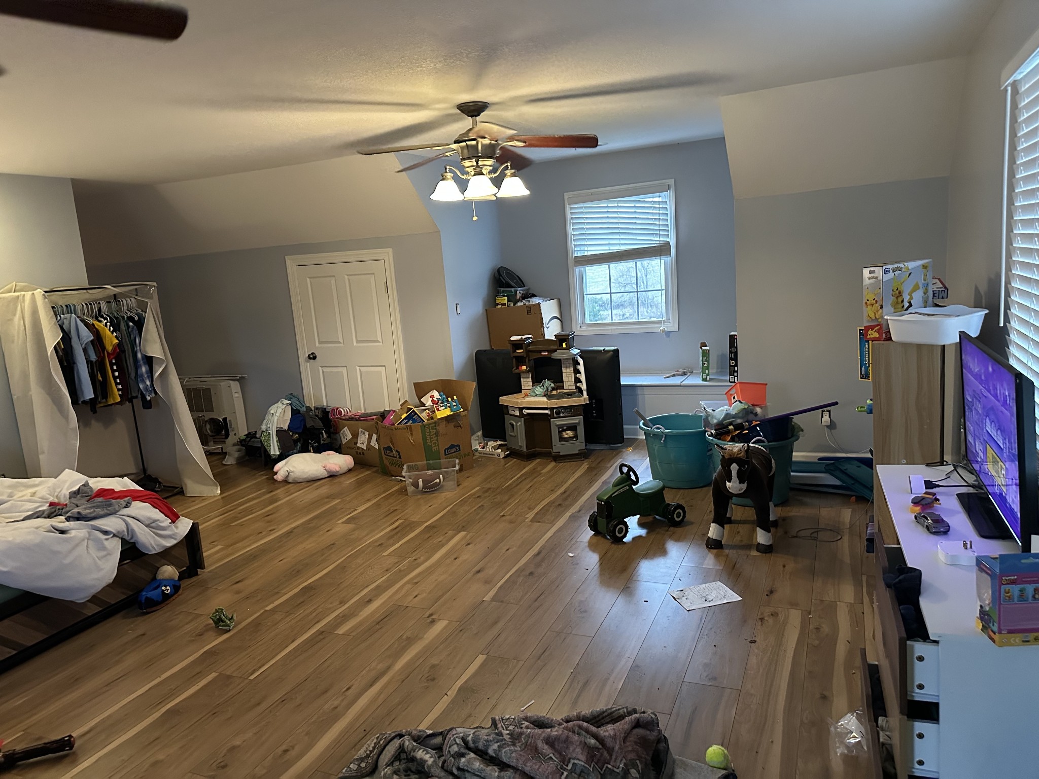 477 Carson Creek Road Limestone, TN 37681 - Photo 8 of 11 a view of a workspace with furniture and gym equipment