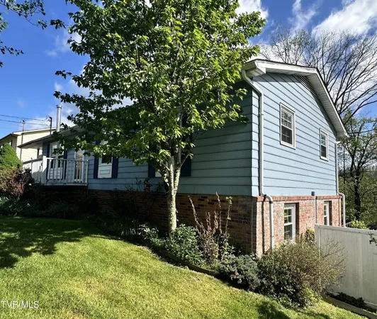 $258,500 | 121 Beverly Avenue Southwest, Wise, VA 24293